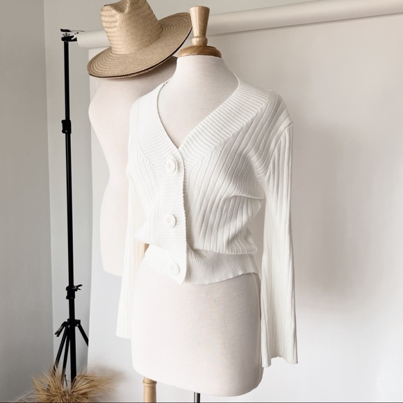 Sweaters - SOLD ❌ WHITE THICK RIBBED SWEATER TOP